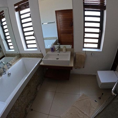 Olana Blue - Beachfront Apartment Rivière Noire Zewnętrze zdjęcie
