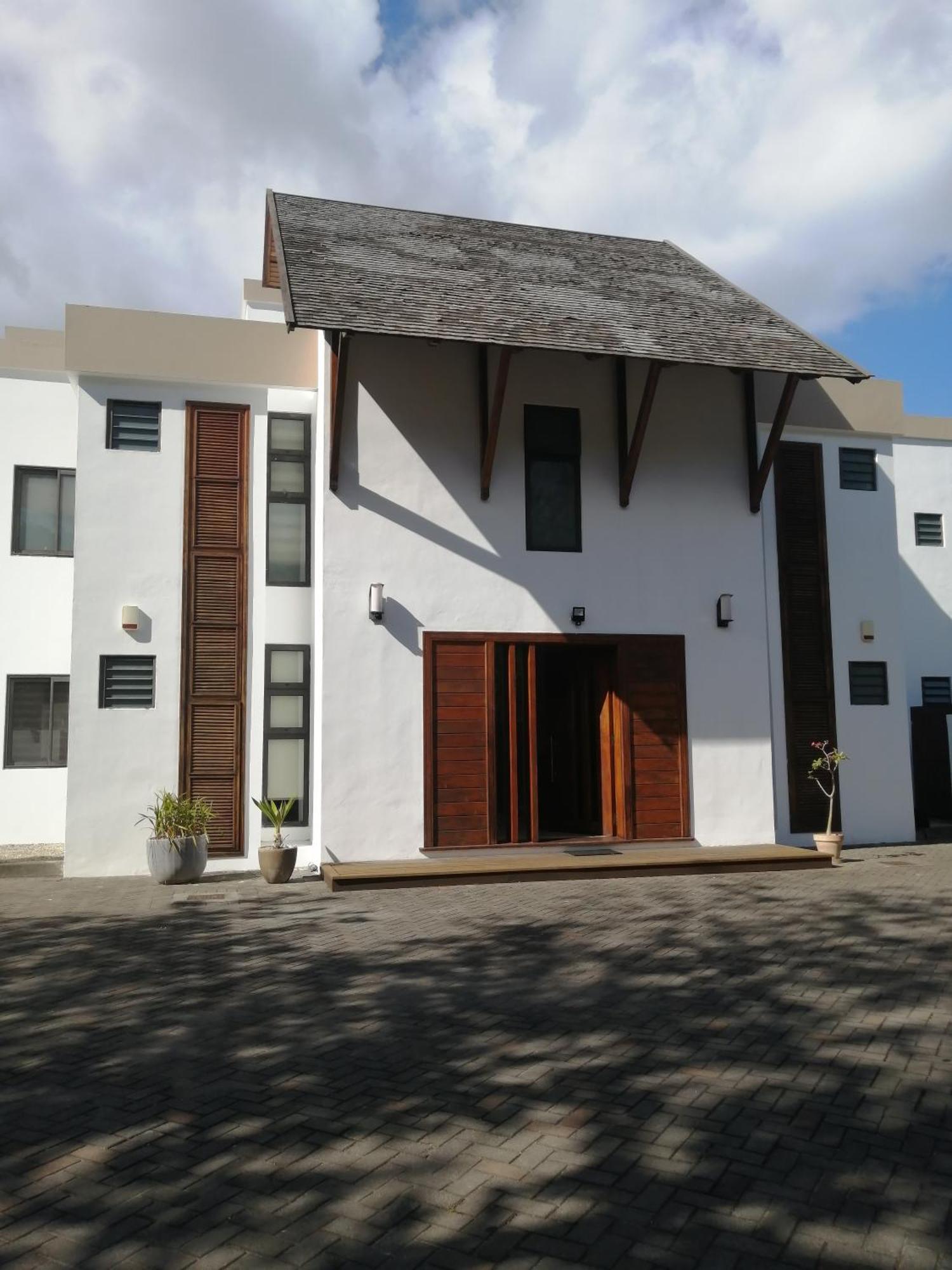 Olana Blue - Beachfront Apartment Rivière Noire Zewnętrze zdjęcie
